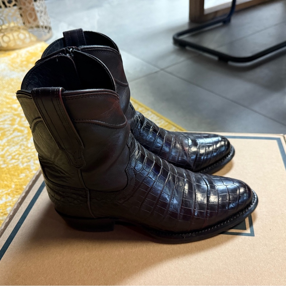 Tecovas Dean “Black Cherry” Crocodile size 8.5D